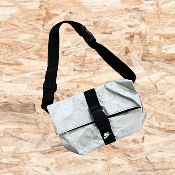 ✔️New✔️ NIKE SUPER RARE Asia Exclusive Waist/Crossbody Bag - Picture 1 of 4